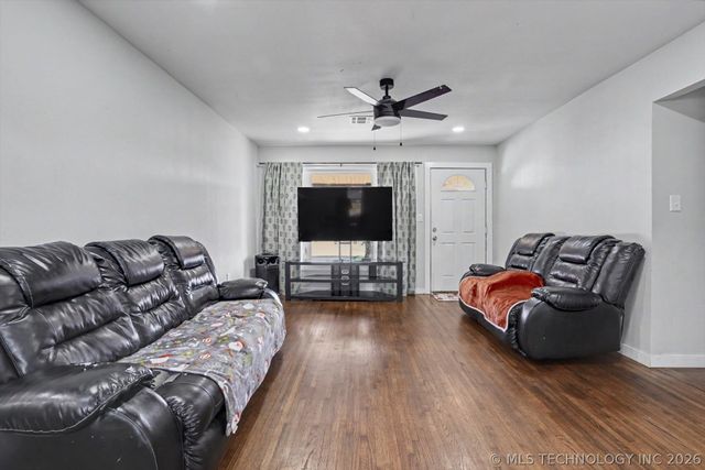 8018 E 1st Street, Tulsa, OK 74112