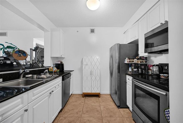 900 SW 8th Street 908, Miami, FL 33130