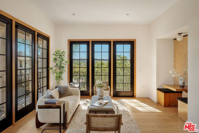 13173 Pacific 202, Los Angeles, CA 90094