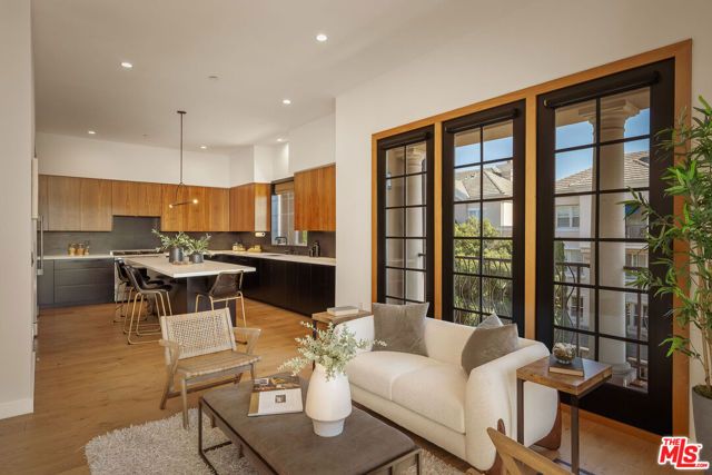 13173 Pacific 202, Los Angeles, CA 90094
