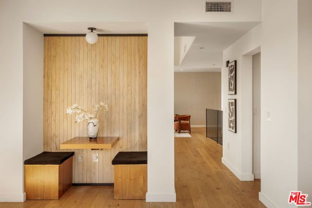 13173 Pacific 202, Los Angeles, CA 90094
