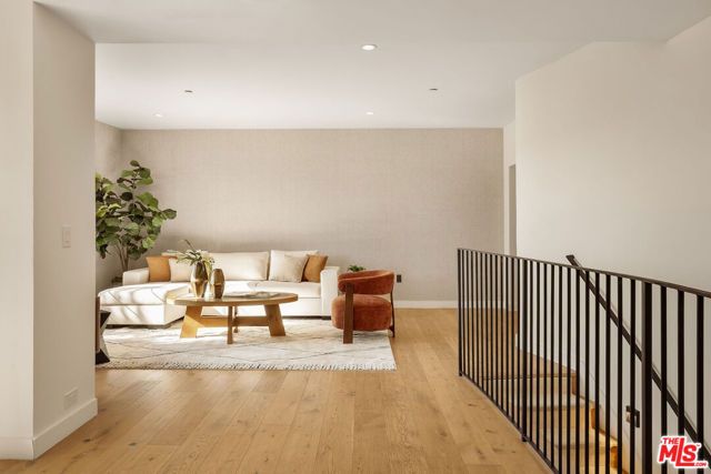 13173 Pacific 202, Los Angeles, CA 90094