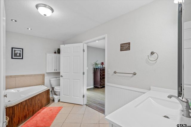 542 Houston St. FM 859, Edgewood, TX 75117