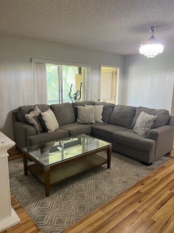 312 Knotty Pine Circle B2, Greenacres, FL 33463