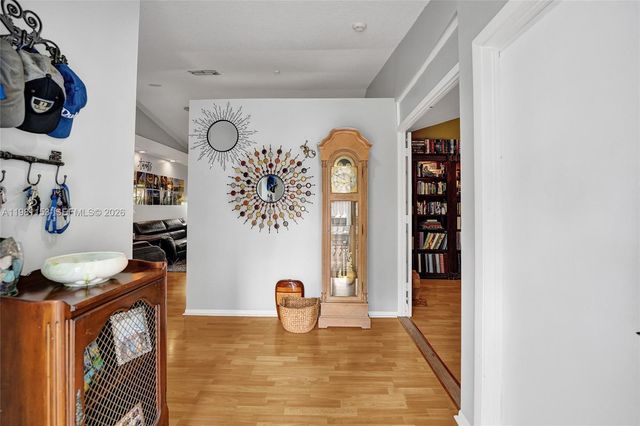 1741 W Oak Knoll Cir, Davie, FL 33324