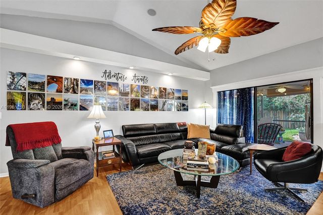 1741 W Oak Knoll Cir, Davie, FL 33324