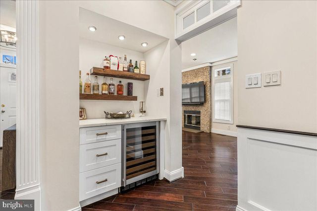 8 HUTCHINSON DR, Princeton, NJ 08540