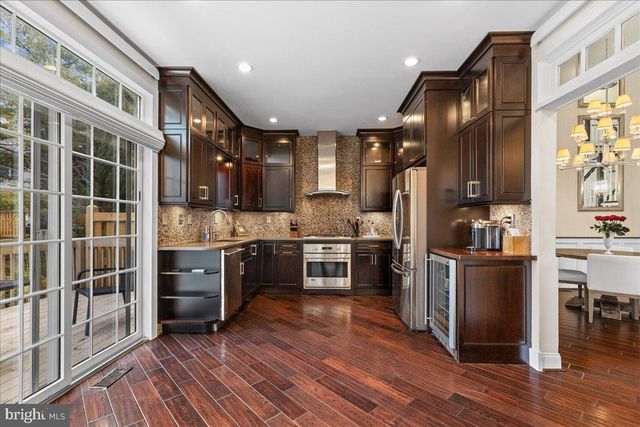 8 HUTCHINSON DR, Princeton, NJ 08540