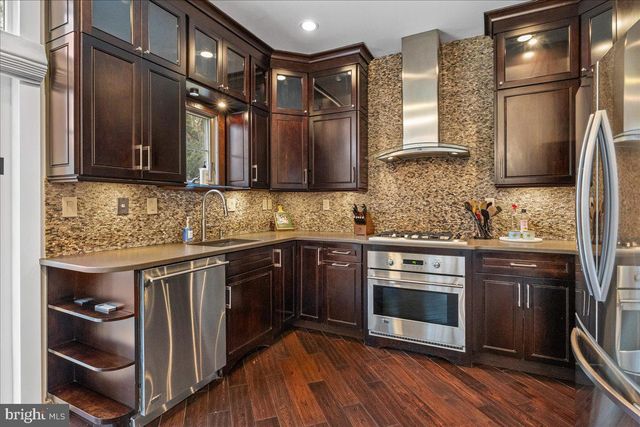 8 HUTCHINSON DR, Princeton, NJ 08540