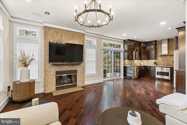 8 HUTCHINSON DR, Princeton, NJ 08540