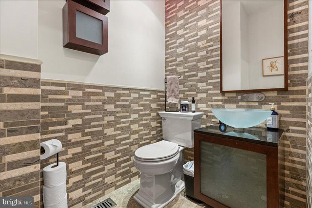 8 HUTCHINSON DR, Princeton, NJ 08540