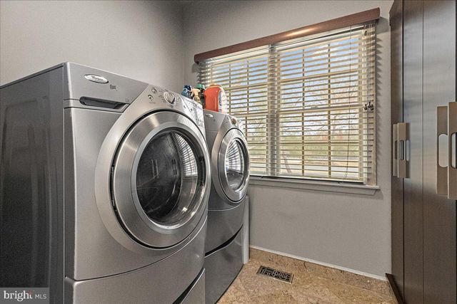 8 HUTCHINSON DR, Princeton, NJ 08540