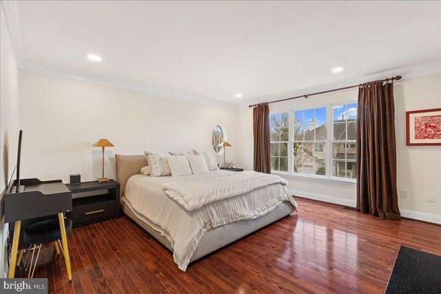 8 HUTCHINSON DR, Princeton, NJ 08540