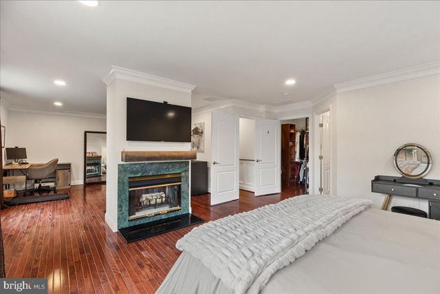 8 HUTCHINSON DR, Princeton, NJ 08540