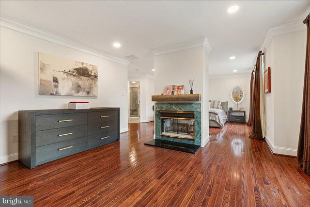 8 HUTCHINSON DR, Princeton, NJ 08540