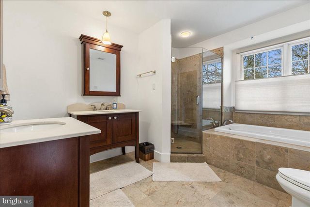 8 HUTCHINSON DR, Princeton, NJ 08540