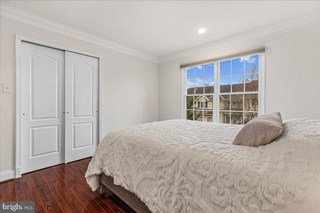 8 HUTCHINSON DR, Princeton, NJ 08540