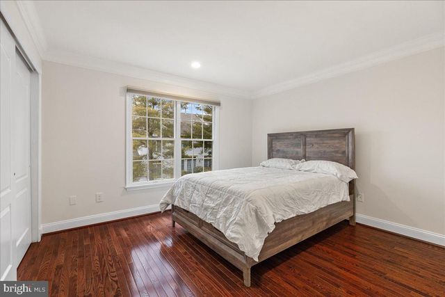 8 HUTCHINSON DR, Princeton, NJ 08540