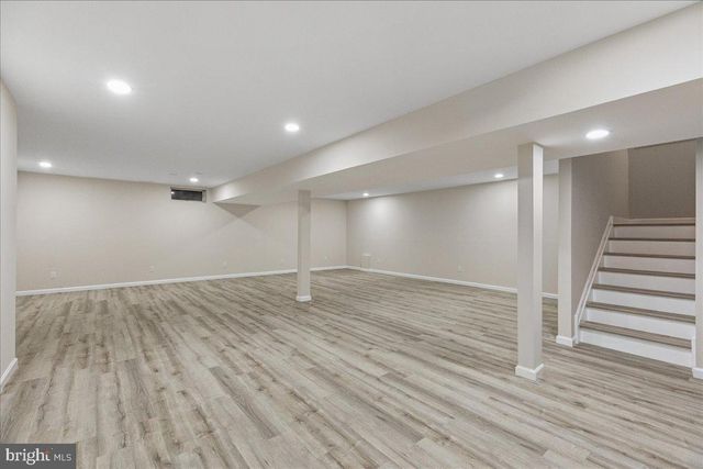 8 HUTCHINSON DR, Princeton, NJ 08540