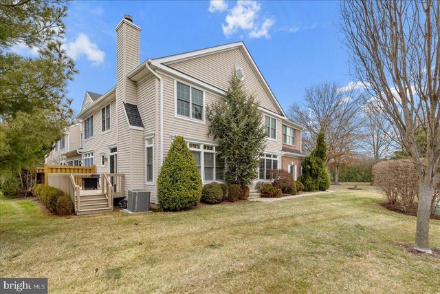 8 HUTCHINSON DR, Princeton, NJ 08540