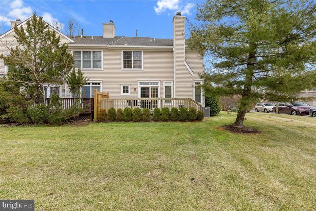 8 HUTCHINSON DR, Princeton, NJ 08540