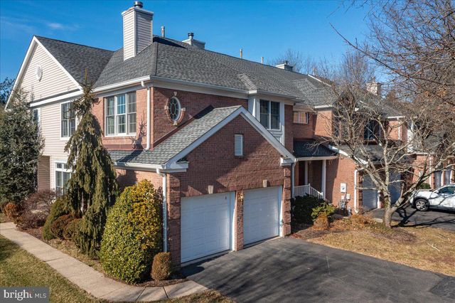 8 HUTCHINSON DR, Princeton, NJ 08540