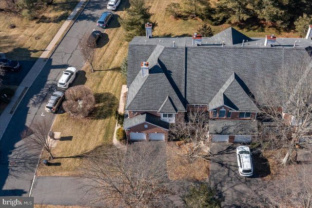 8 HUTCHINSON DR, Princeton, NJ 08540