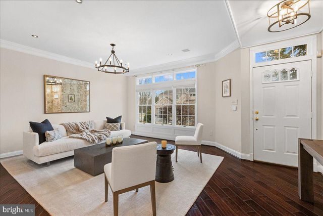 8 HUTCHINSON DR, Princeton, NJ 08540