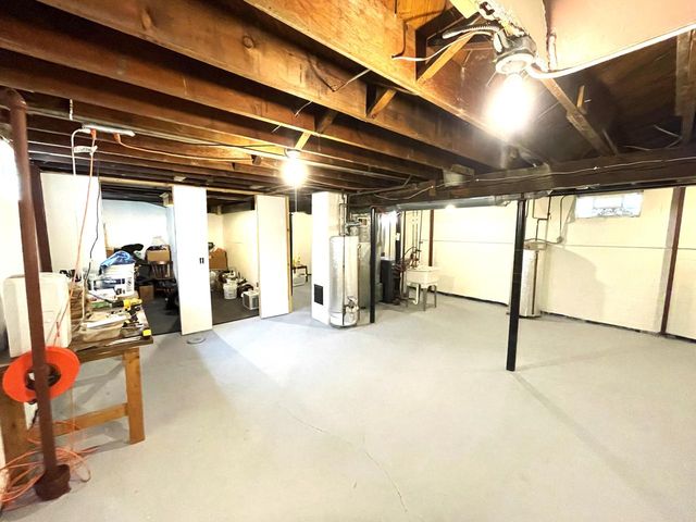 2401 W Plainfield AVENUE, Milwaukee, WI 53221