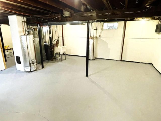 2401 W Plainfield AVENUE, Milwaukee, WI 53221