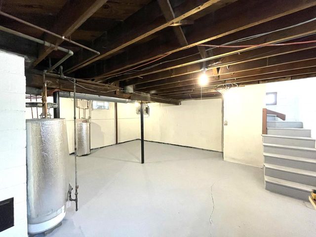 2401 W Plainfield AVENUE, Milwaukee, WI 53221