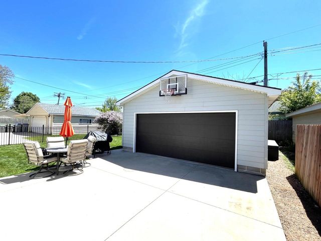 2401 W Plainfield AVENUE, Milwaukee, WI 53221