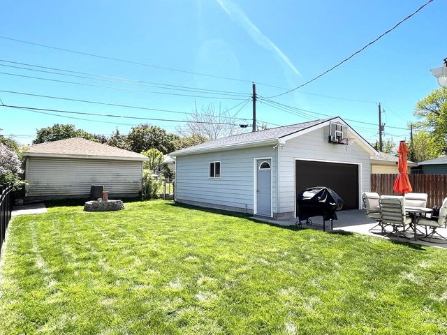 2401 W Plainfield AVENUE, Milwaukee, WI 53221