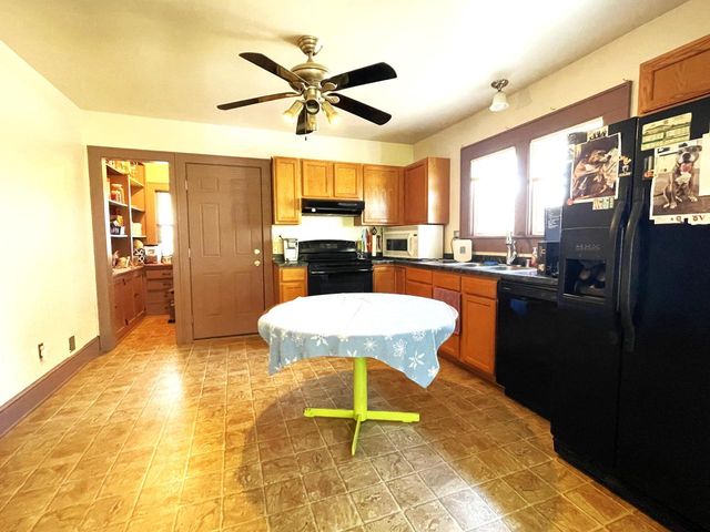 2401 W Plainfield AVENUE, Milwaukee, WI 53221
