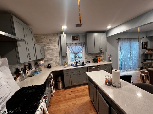 149 Smith St, Newark City, NJ 07106