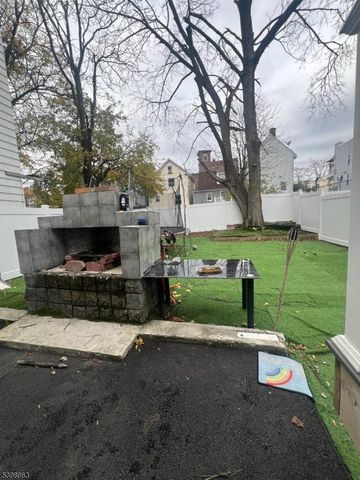 149 Smith St, Newark City, NJ 07106