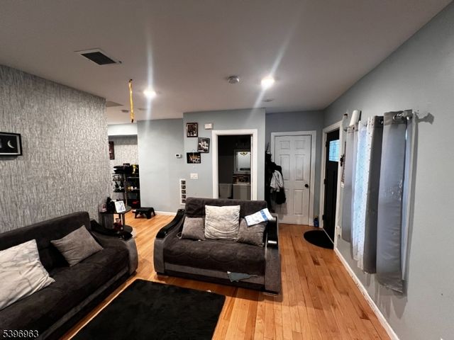 149 Smith St, Newark City, NJ 07106