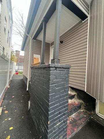 149 Smith St, Newark City, NJ 07106