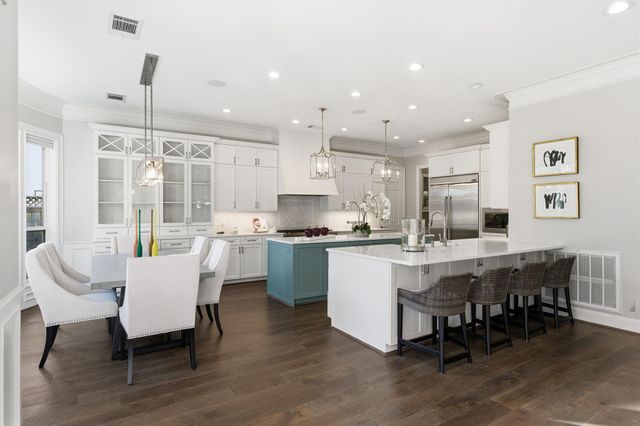 4525 Braeburn Drive, Bellaire, TX 77401