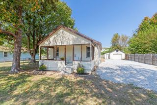 2425 East Atlantic Street, Springfield, MO 65803