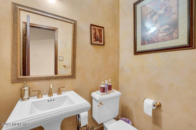 22 Hickory Lane, Freehold, NJ 07728