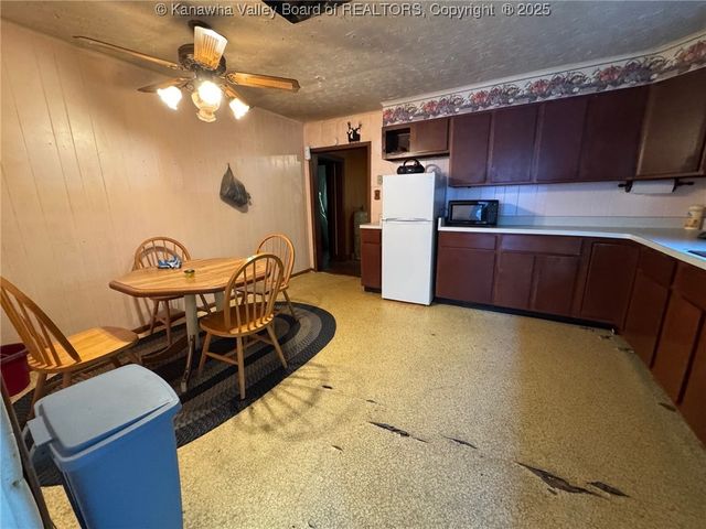 225 Laxton Hollow Road, Maysel, WV 25133