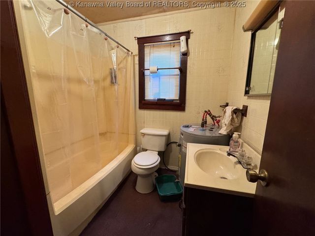 225 Laxton Hollow Road, Maysel, WV 25133