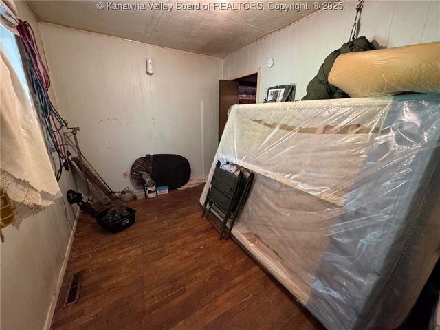 225 Laxton Hollow Road, Maysel, WV 25133