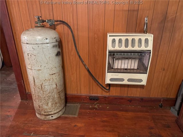 225 Laxton Hollow Road, Maysel, WV 25133