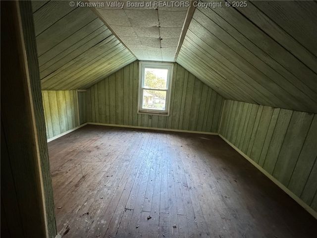 225 Laxton Hollow Road, Maysel, WV 25133