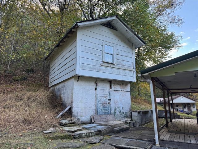 225 Laxton Hollow Road, Maysel, WV 25133