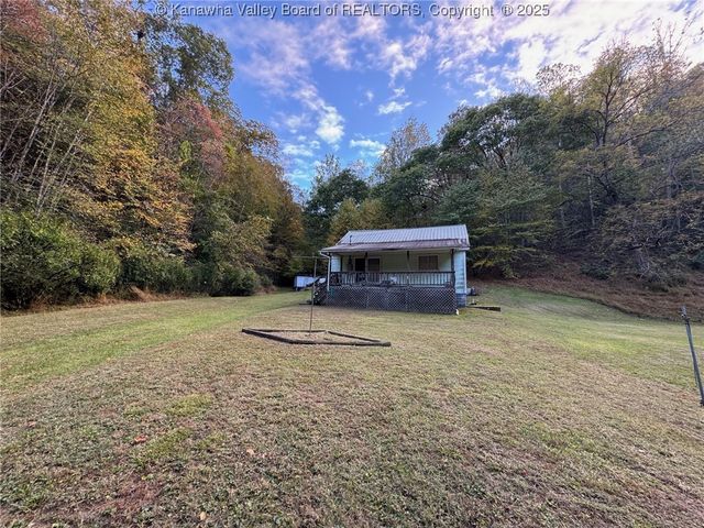 225 Laxton Hollow Road, Maysel, WV 25133