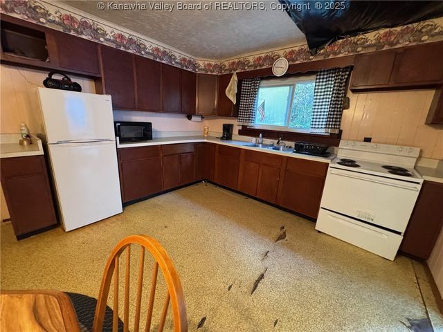 225 Laxton Hollow Road, Maysel, WV 25133