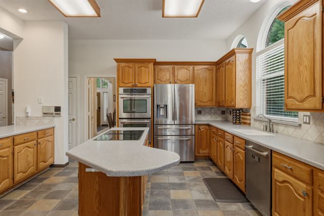 7612 Oak Knoll Drive, North Richland Hills, TX 76182